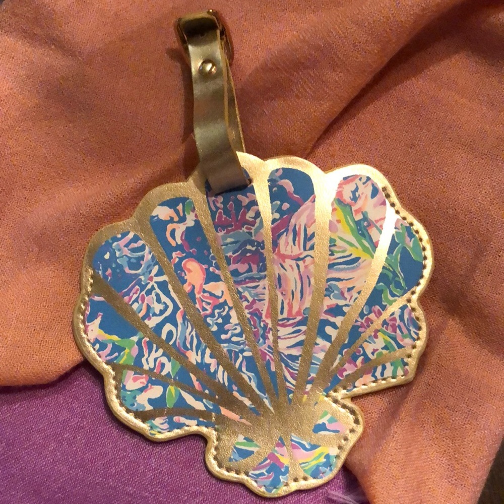 🦩Lilly Pulitzer shell shaped travel contact belt buckle + tag for your bag